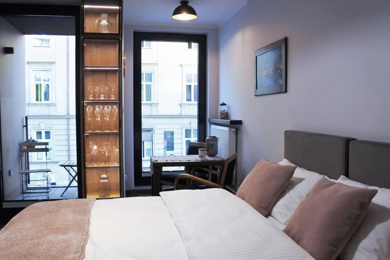 Boutique 108 - Old City, Luxury Apt. With A Garage Krakkó Kültér fotó